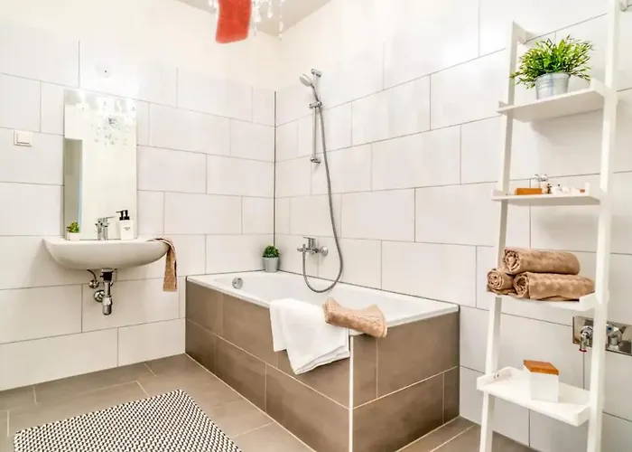 Modern Aparment With Terrace & Free Parking - Near Metro *