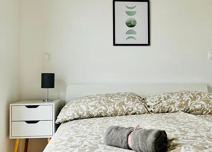 Апартаменти Modern Aparment With Terrace & Free Parking - Near Metro Відень