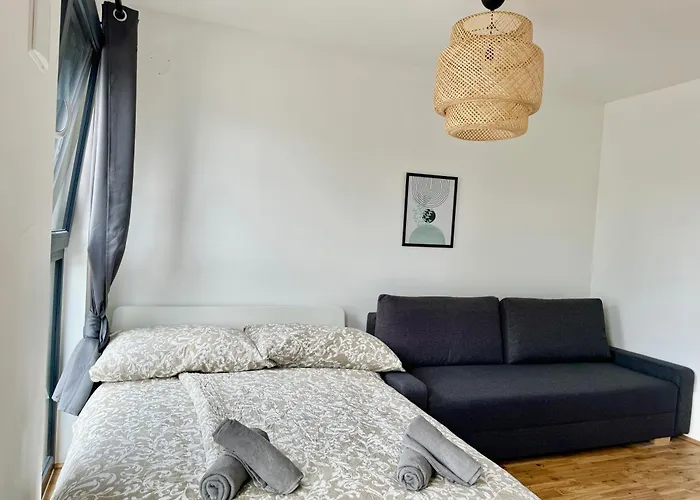 Modern Aparment With Terrace & Free Parking - Near Metro Апартаменти