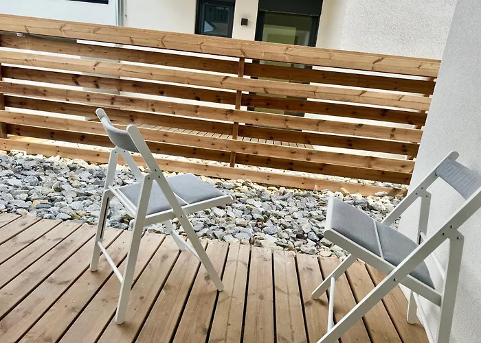 Апартаменти Modern Aparment With Terrace & Free Parking - Near Metro *